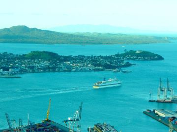 Skytower pacific star odjizdi
